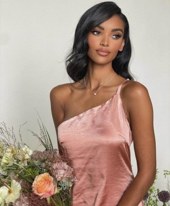 Я молодая и сексуальная, с горячими желаниями, которые я с радостью удовлетворю для тебя. Встречи со мной – это незабываемые моменты, где я предлагаю полное расслабление и удовольствие. У меня есть гибкая фантазия, и я готова исполнить твои самые сокровенные желания. Я обладаю уникальной комбинацией красоты и страсти, которая заставляет мужчин утрачивать контроль. Все фото реальны, и я живу в Москве. Звони, и я подарю тебе незабываемые моменты удовольствия. 😘🔥 2584, 25 лет