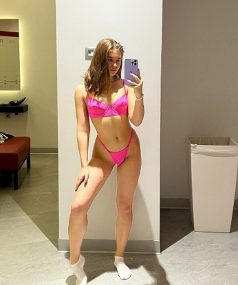 Сексуальная леди с шикарной фигурой и нежными руками. Приглашаю в гости на чашечку кофе и завершение волнующим массажем. Ты будешь доволен! 4084, 24 года